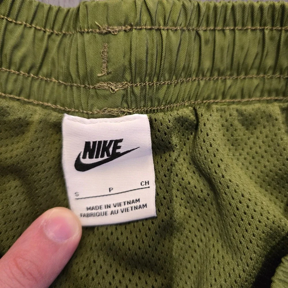 Nike Sportswear Woven Flow Shorts Olive Green Mesh Lined AR2382-326‎ Mens Small